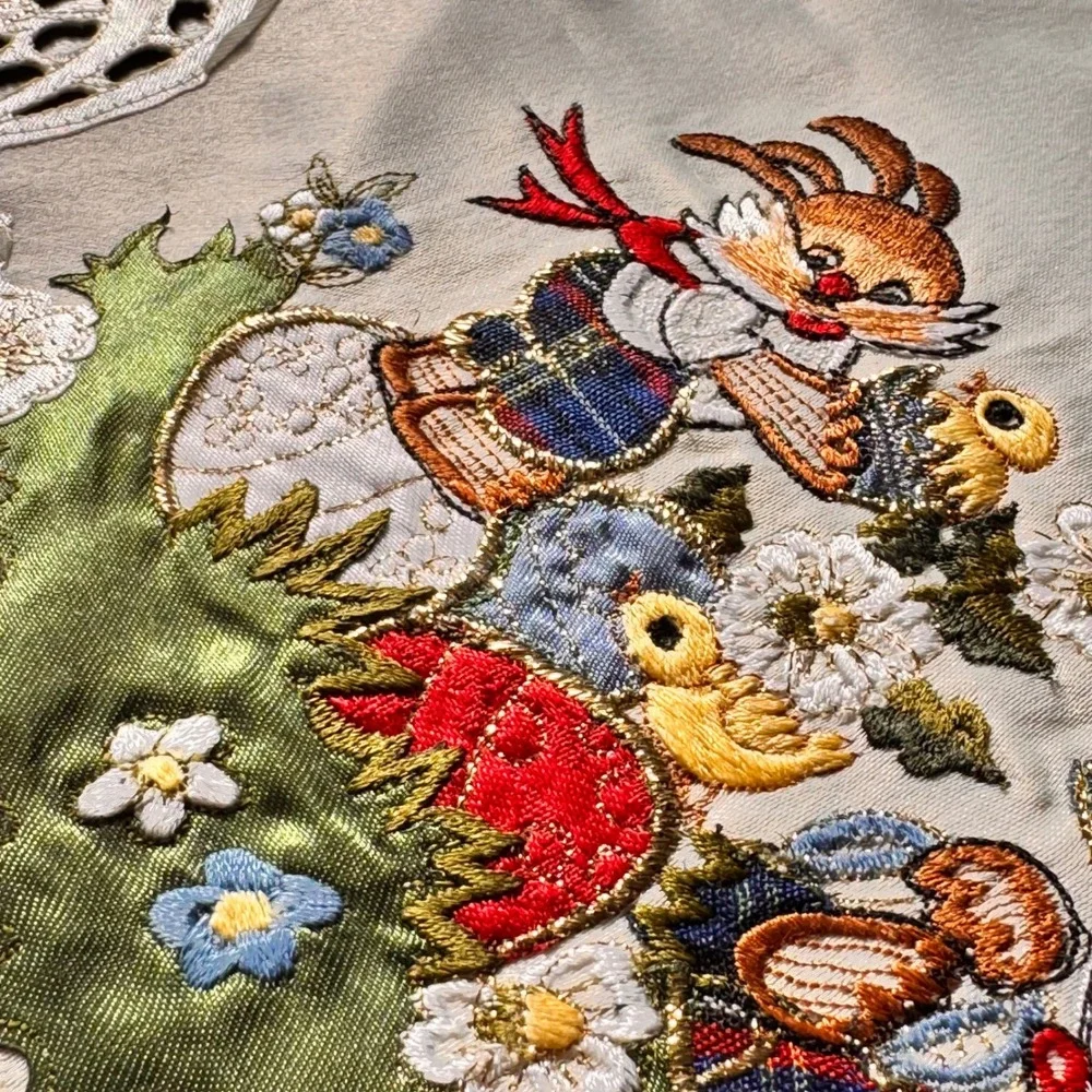 Vintage Embroidered Bunny Rabbit‎ Doily Table Decor Easter Spring